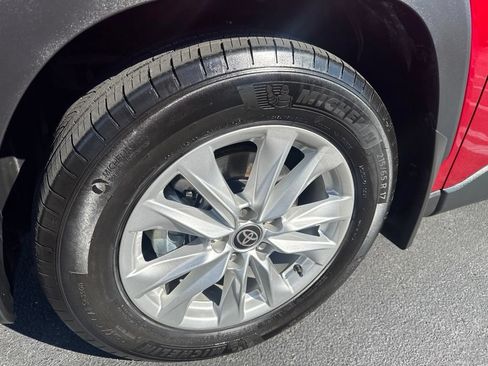 Used 2025 Toyota Corolla Cross LE FWD image 5