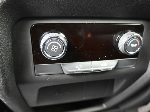 Used 2025 Chevrolet Traverse Z71 image 15