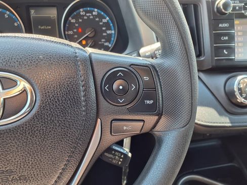 Used 2018 Toyota RAV4 LE image 15