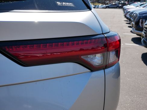 Used 2022 Mitsubishi Outlander ES AWD/4WD image 17