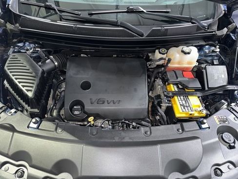 Used 2023 Chevrolet Traverse LT image 9