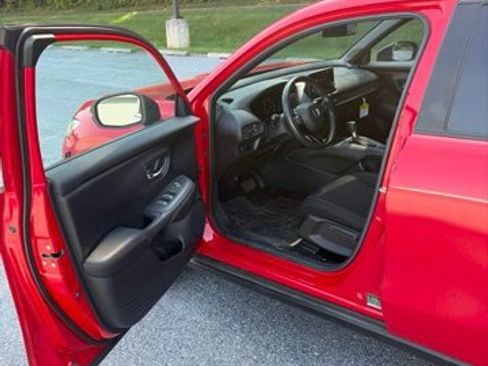 Used 2024 Honda HR-V Sport image 10