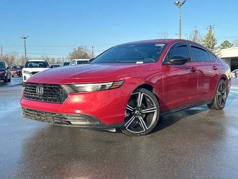 Used 2023 Honda Accord Sport image 2