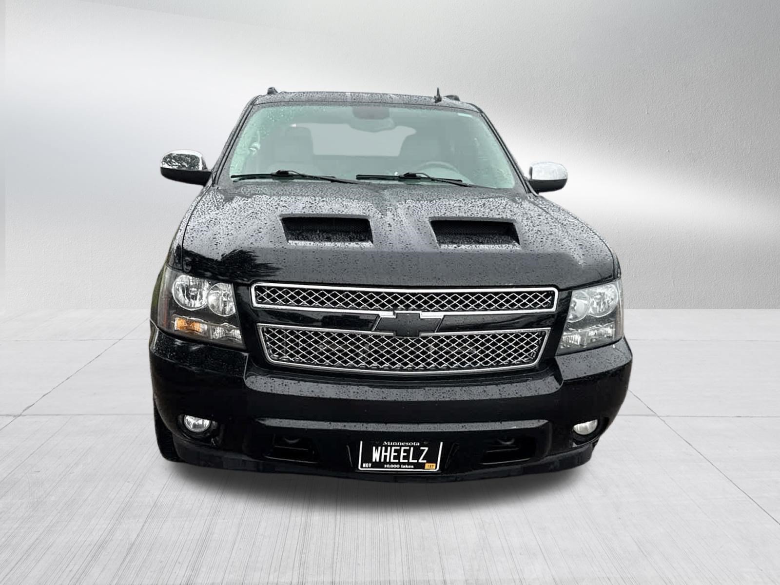 Used 2013 Chevrolet Avalanche LTZ AWD/4WD image 2