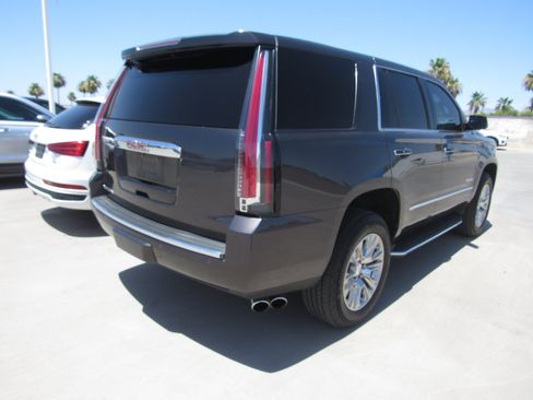 Used 2017 GMC Yukon Denali RWD image 3
