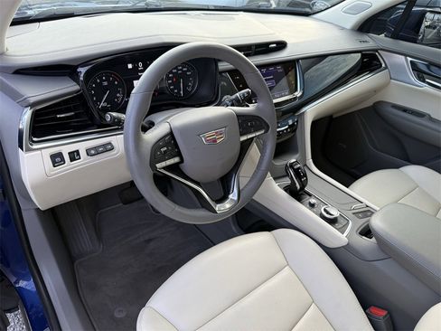 Used 2023 Cadillac XT6 Premium Luxury w/ Technology Package image 11