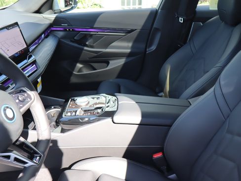 Used 2026 BMW i5 eDrive40 w/ M Sport Package AWD/4WD image 32