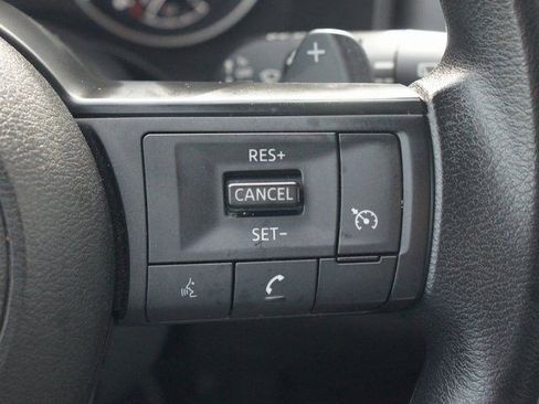 Used 2023 Nissan Rogue S image 9