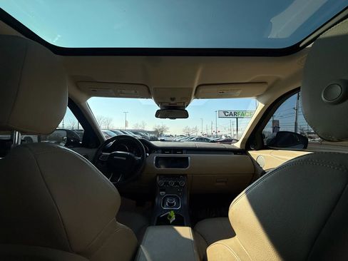 Used 2019 Land Rover Range Rover Evoque SE Premium image 26