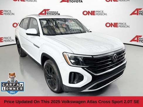Used 2025 Volkswagen Atlas Cross Sport SE FWD image 1