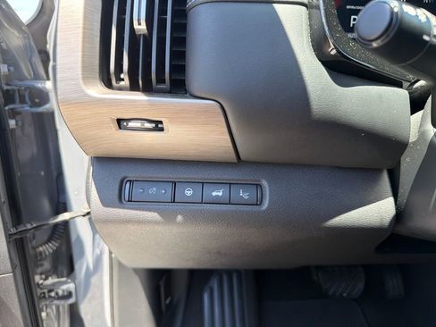Used 2024 Nissan Pathfinder Platinum AWD/4WD image 34