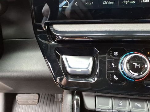 Used 2025 GMC Sierra 2500 AT4 w/ Technology Package image 13