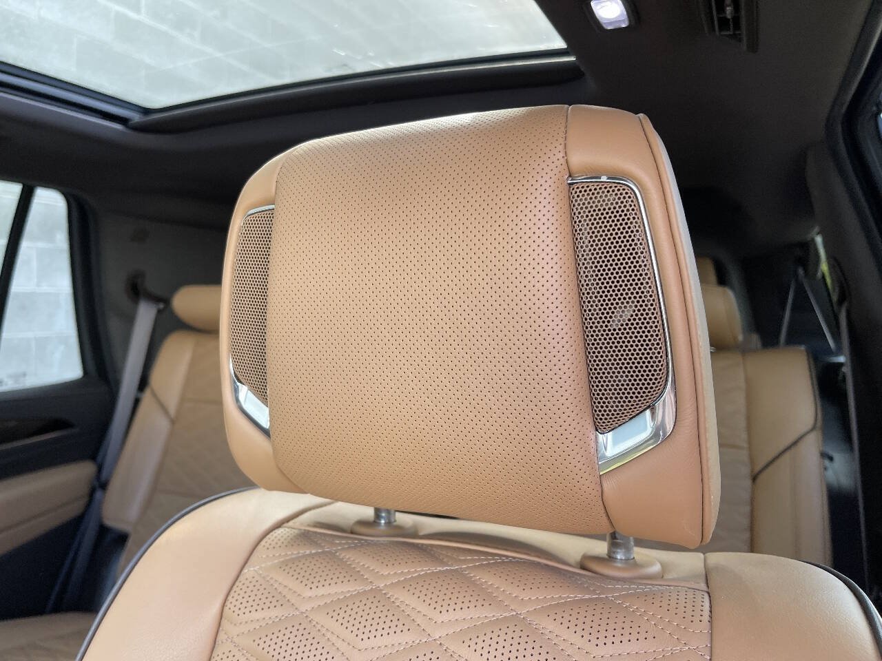 Used 2022 Cadillac Escalade Premium Luxury AWD/4WD image 20