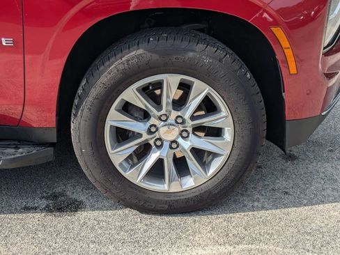 Used 2025 Chevrolet Tahoe Premier AWD/4WD image 11