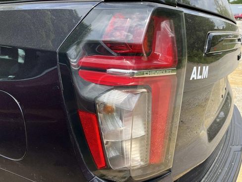 Used 2023 Chevrolet Tahoe Z71 w/ Luxury Package AWD/4WD image 8