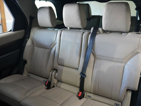 Used 2018 Land Rover Discovery HSE AWD/4WD image 35