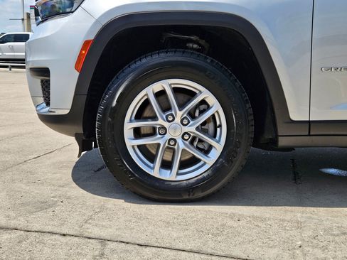 Used 2022 Jeep Grand Cherokee L Laredo w/ Luxury Tech Group I AWD/4WD image 11