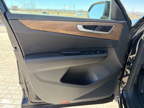 Certified 2024 Volkswagen Atlas SE image 12