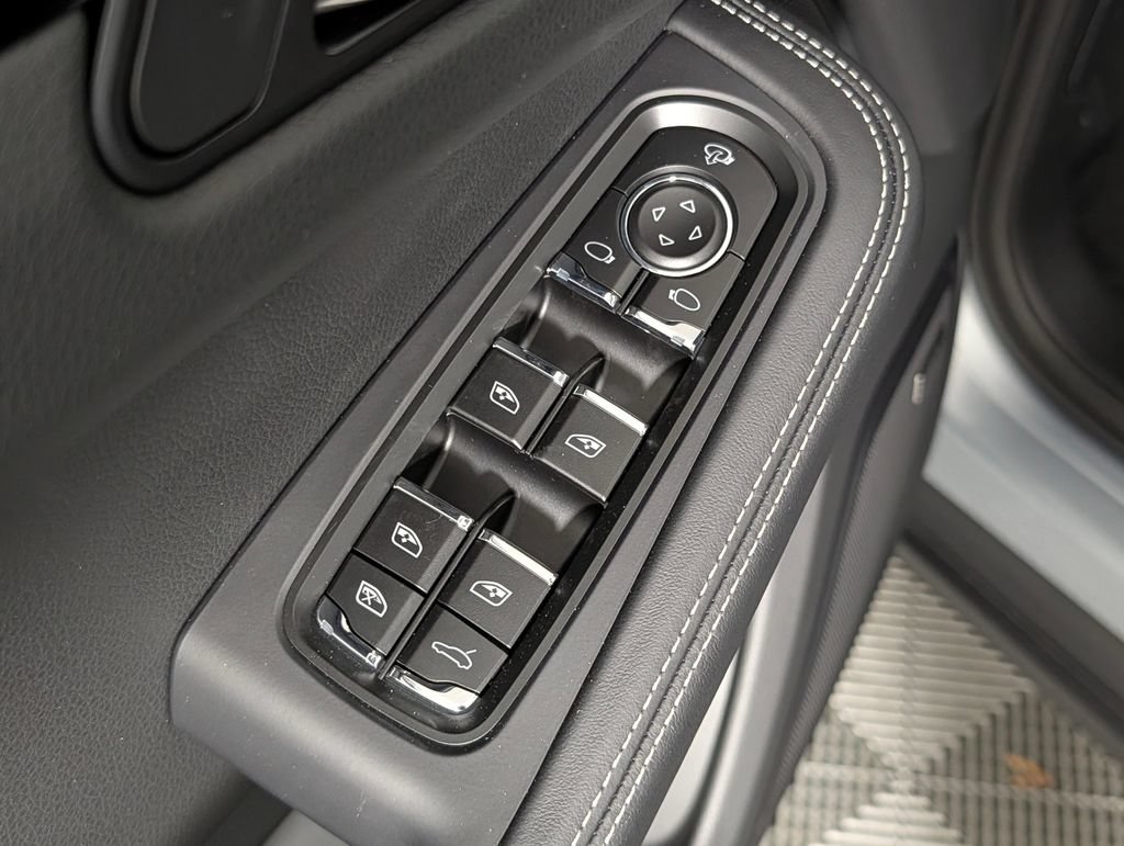 New 2026 Porsche Macan AWD/4WD image 27