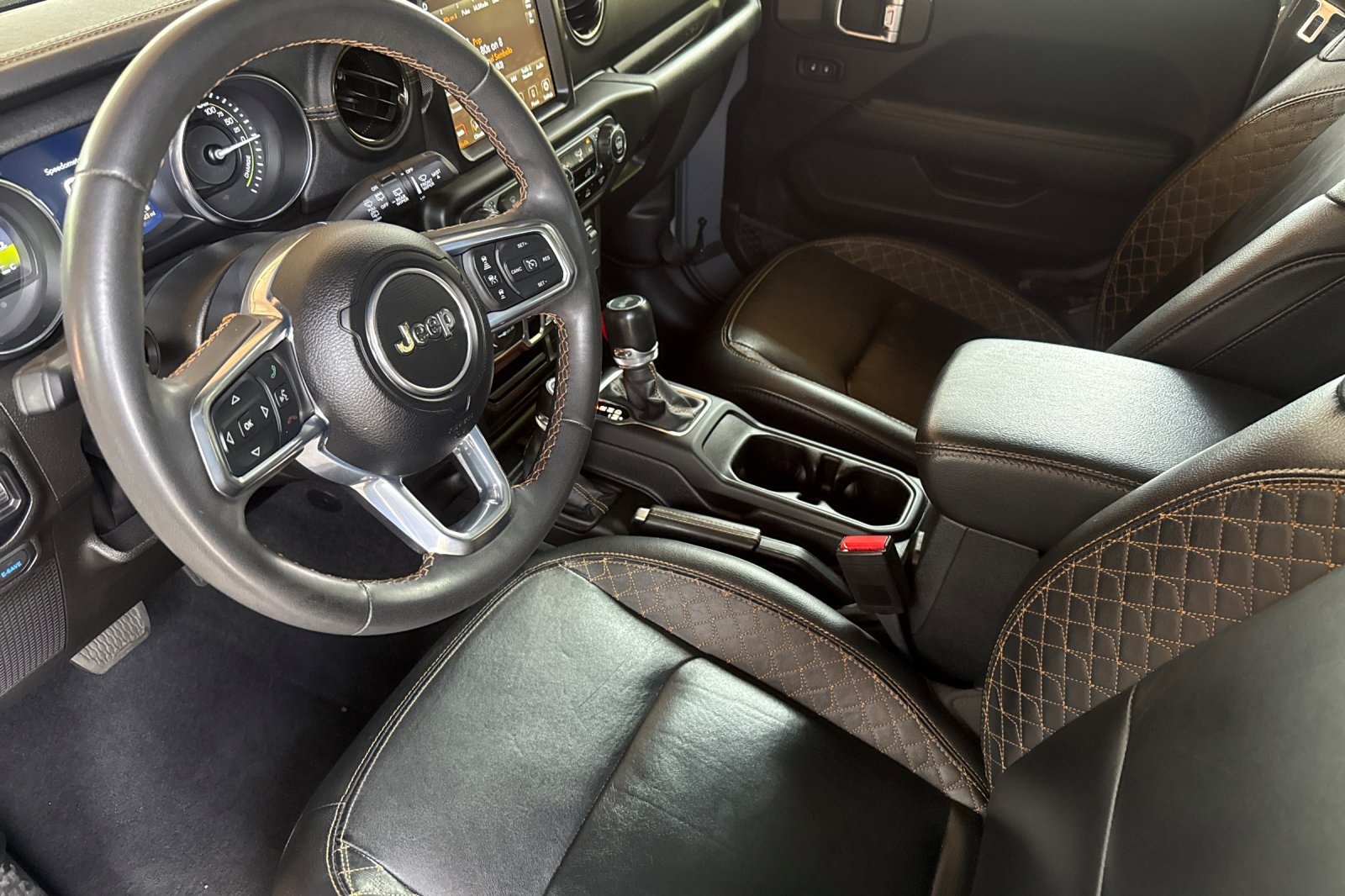 Used 2023 Jeep Wrangler Unlimited Sahara AWD/4WD image 10