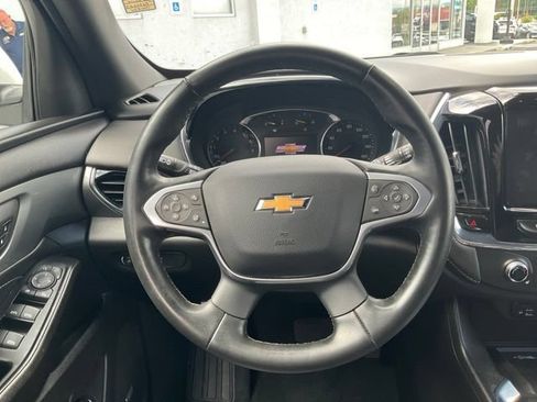 Used 2023 Chevrolet Traverse LT w/ LT Premium Package AWD/4WD image 3