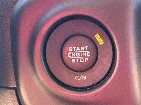 Used 2022 Jeep Wrangler Unlimited Sahara image 35