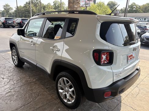 Used 2017 Jeep Renegade Latitude AWD/4WD image 8
