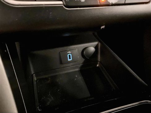 Used 2018 Ford Fusion SE w/ Fusion SE Technology Package FWD image 31