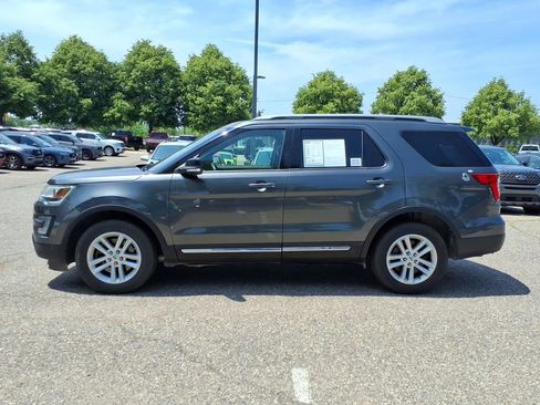 Used 2017 Ford Explorer XLT w/ Equipment Group 202A FWD image 2