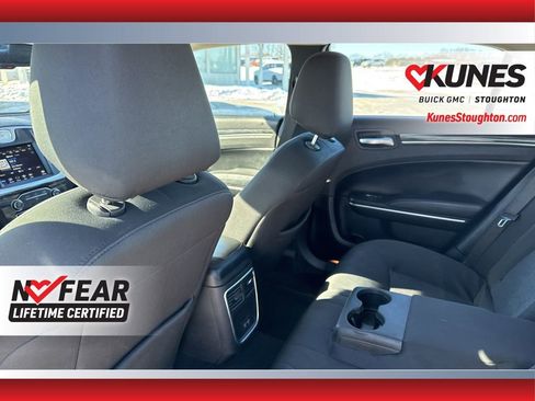 Used 2022 Chrysler 300 Touring RWD image 35