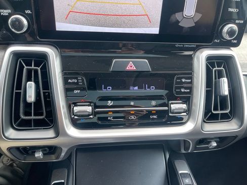 Used 2022 Kia Sorento S w/ Panoramic Sunroof Package AWD/4WD image 12
