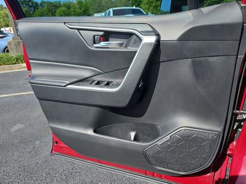 Used 2022 Toyota RAV4 XLE FWD image 31