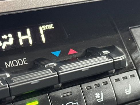 Used 2023 Toyota Tundra Limited image 30