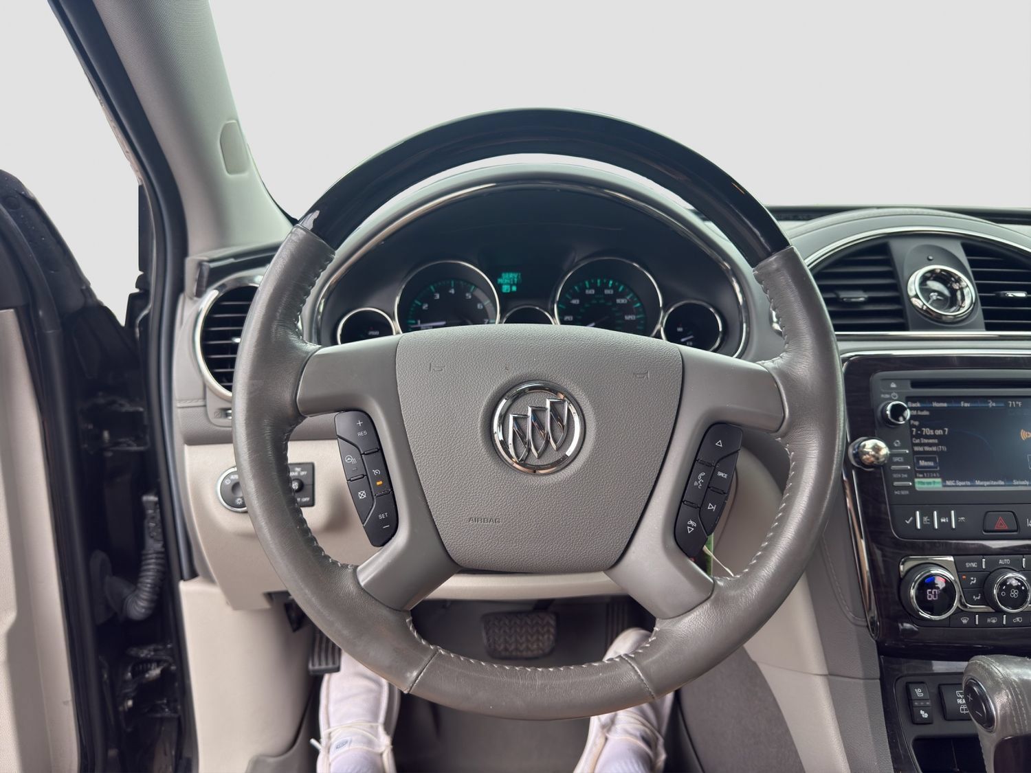Used 2017 Buick Enclave Premium AWD/4WD image 10