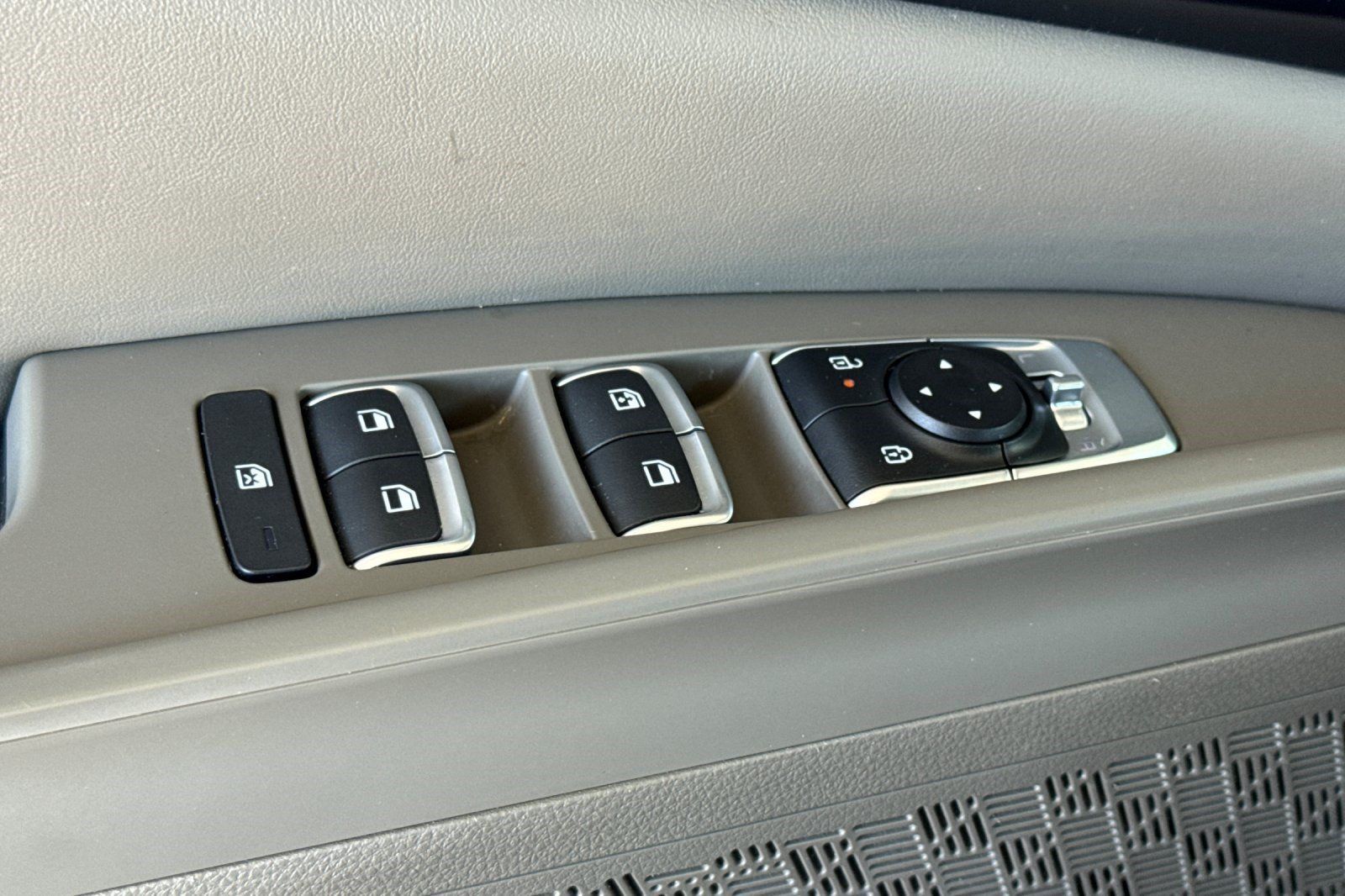 Used 2026 Kia Carnival FWD image 14