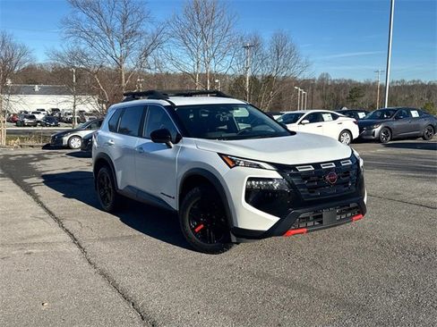 Used 2025 Nissan Rogue SV image 2