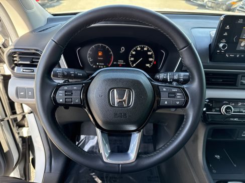 Used 2025 Honda Pilot EX-L image 18