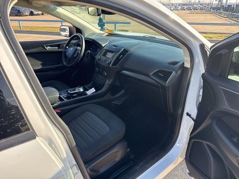 Used 2019 Ford Edge SE image 13