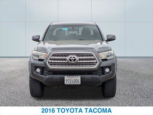 Used 2016 Toyota Tacoma TRD Off-Road image 3
