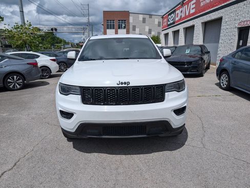 Used 2020 Jeep Grand Cherokee Laredo RWD image 4