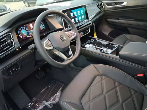 New 2026 Volkswagen Atlas Cross Sport SE image 7