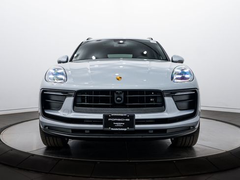 Certified 2026 Porsche Macan image 10