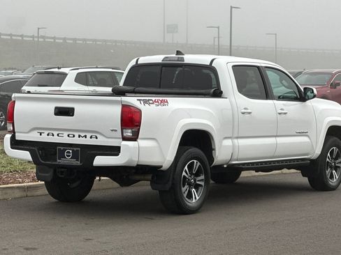 Used 2016 Toyota Tacoma TRD Sport image 3
