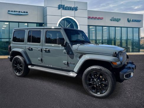 Used 2025 Jeep Wrangler Unlimited Sahara AWD/4WD image 1
