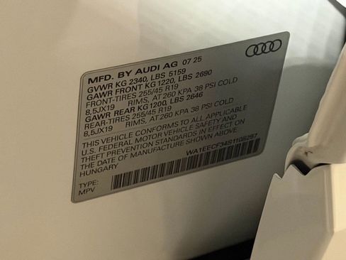 Certified 2025 Audi Q3 2.0T Premium Plus w/ Premium Plus Package AWD/4WD image 21