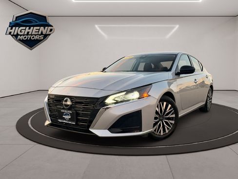 Used 2024 Nissan Altima 2.5 SV image 2