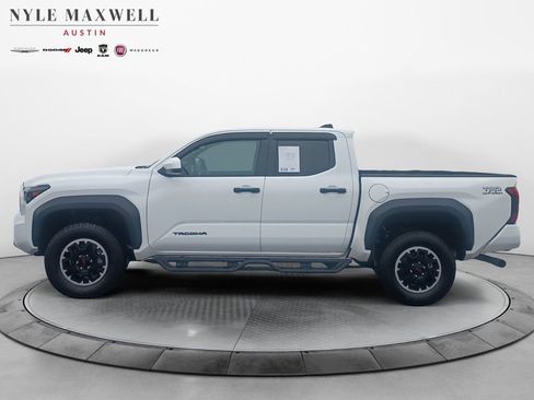 Used 2025 Toyota Tacoma TRD Off-Road AWD/4WD image 13
