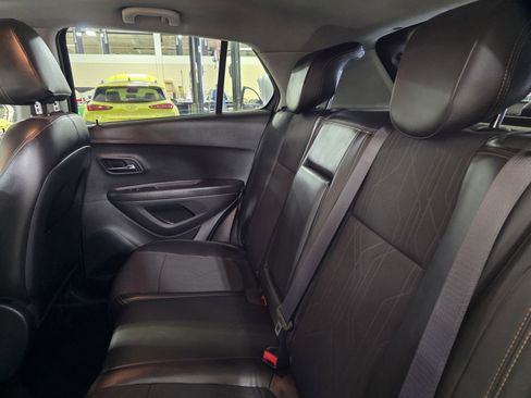 Used 2019 Chevrolet Trax LT w/ LT Convenience Package image 14