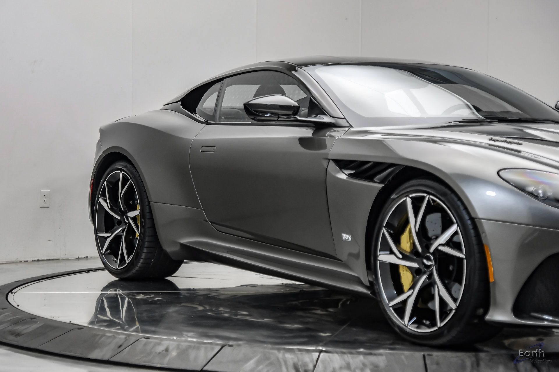 Used 2019 Aston Martin DBS Superleggera RWD image 28