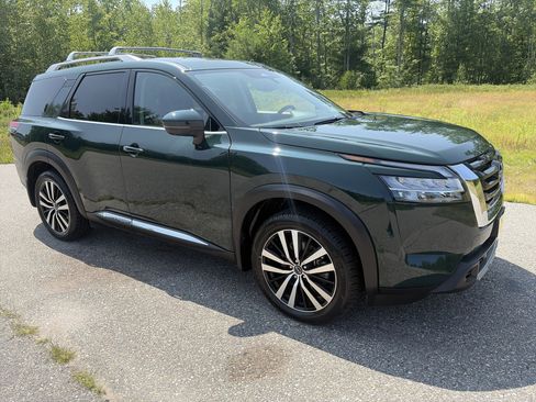 Certified 2024 Nissan Pathfinder Platinum AWD/4WD image 3